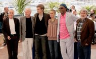 Hayden Christensen and George Lucas with other cast members of Star Wars III: Revenge of the Sith at Cannes (Image via Getty)